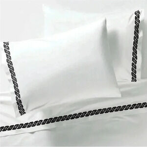 NWT DVF for Target Chain Embroidery 400
Thread Count Bedding Sheet Set
